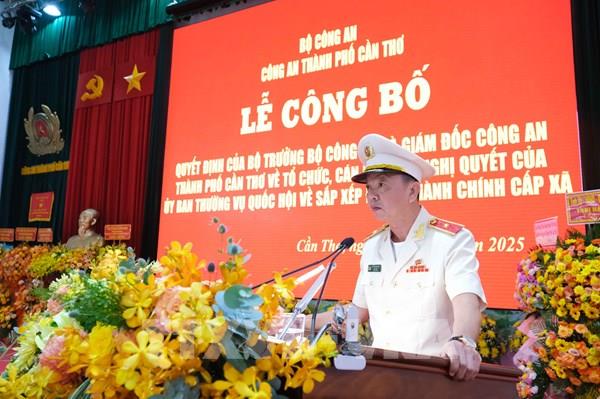 Công bố các quyết định nhân sự Công an thành phố Cần Thơ (mới)