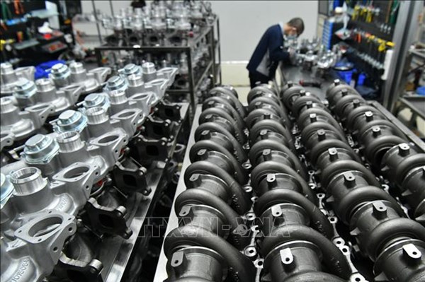 Sức ép mới đối với ngành công nghiệp ô tô toàn cầu