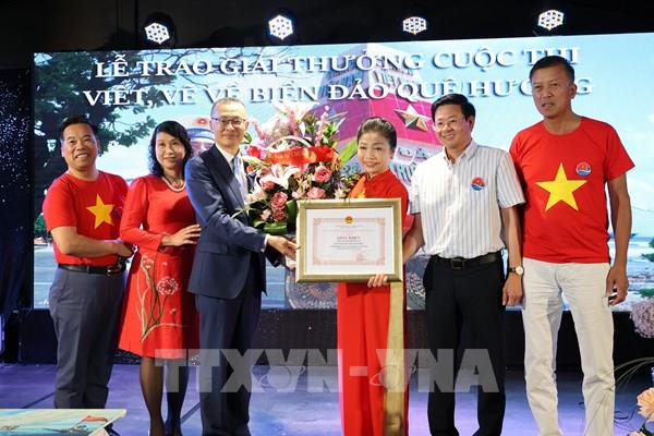 Trao giải cuộc thi viết và vẽ “Vì biển đảo quê hương” tại châu Âu