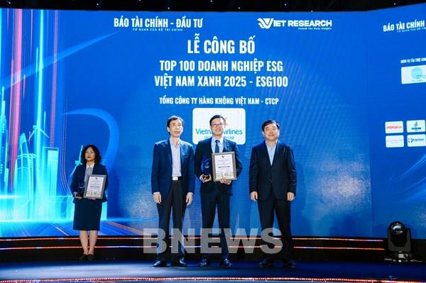 Vietnam Airlines thuộc Top 10 doanh nghiệp ESG Việt Nam xanh 2025 ngành logistics