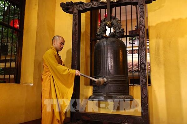 Hàng ngàn ngôi chùa trên cả nước đồng loạt cầu nguyện quốc thái, dân an