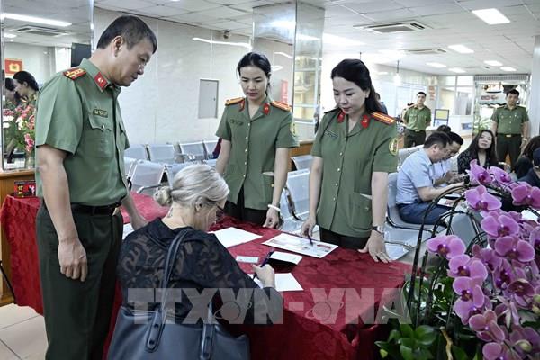 Cấp định danh điện tử mức độ 2 cho người nước ngoài cư trú tại Việt Nam từ ngày 1/7