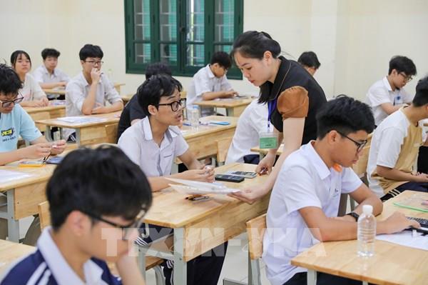 Hà Nội công bố điểm thi, điểm chuẩn xét tuyển lớp 10 không chuyên năm học 2025-2026