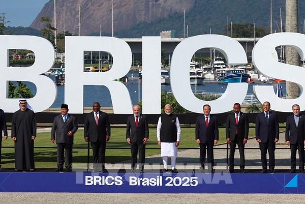 Nỗ lực giảm phụ thuộc vào đồng USD của BRICS gặp khó