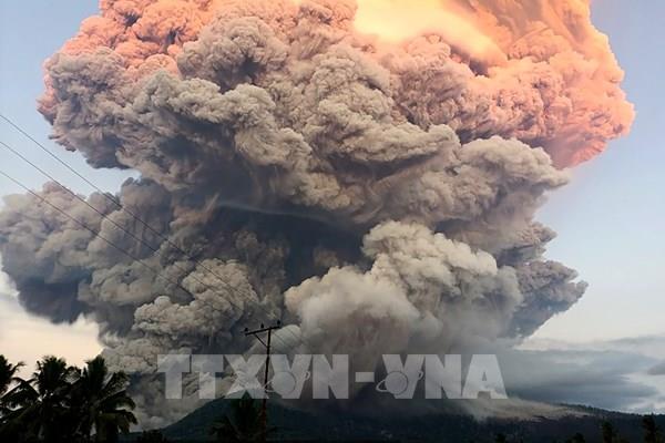 Indonesia: Hàng loạt chuyến bay đến Bali bị hủy do núi lửa phun trào