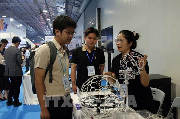 Hơn 120 gian hàng được trưng bày tại Hội chợ và triển lãm công nghệ quốc tế 2025