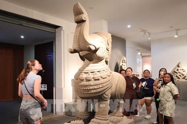 Cổ vật thì thầm, đá kể chuyện nghìn năm