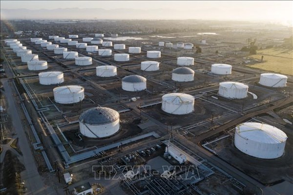 Dầu giữ giá ở mức cao do Nga hạn chế xuất khẩu nhiên liệu