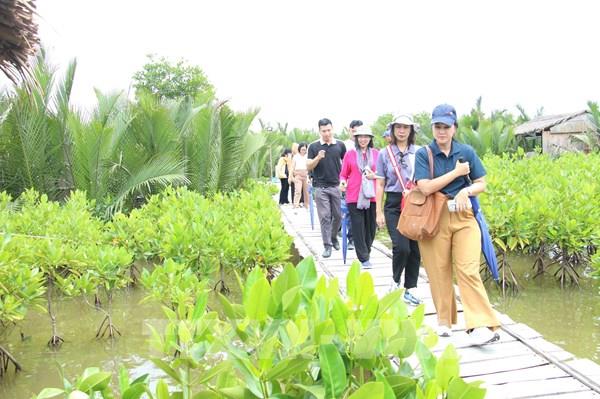 Công nghiệp không khói chuyển mình theo hướng xanh