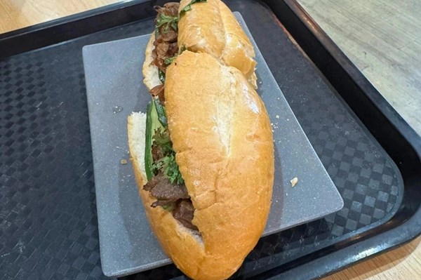 Làm rõ phản ánh hành khách mua bánh mì giá 208.000 đồng tại sân bay Nội Bài