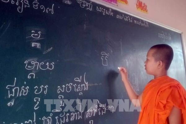 Giữ hồn dân tộc qua những lớp học chữ Khmer