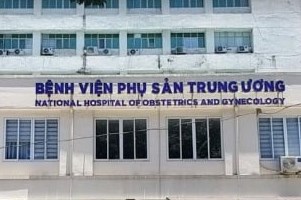 Tạm giữ hình sự nhóm "cò mồi" tại cổng Bệnh viện Phụ sản Trung ương và Bệnh viện K