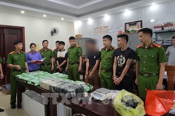 Triệt phá đường dây ma túy xuyên quốc gia, thu giữ 60 bánh heroin, 37kg ma túy đá