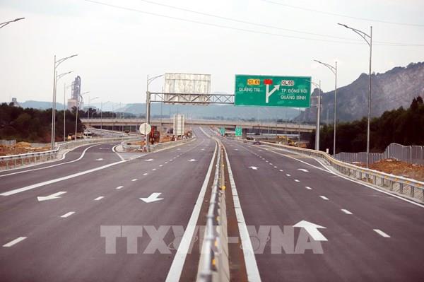 Lắp thêm biển cảnh báo ra, vào cao tốc Vạn Ninh – Cam Lộ