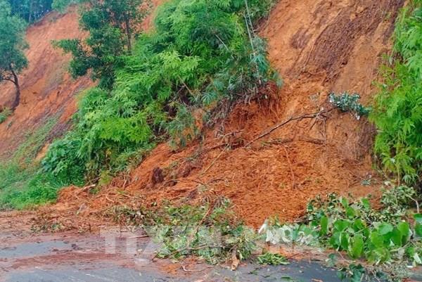 Khắc phục hậu quả bão số 3: Hà Nội chủ động xử lý các điểm đê xung yếu, sạt lở đất