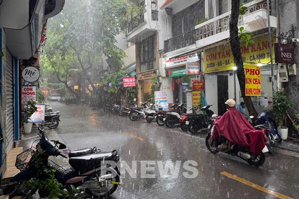 Thời tiết ngày 15/7: Hà Nội ngày nắng, chiều tối có mưa rào