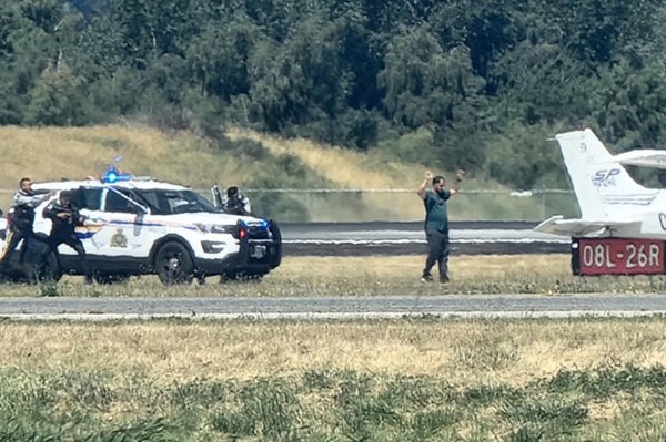 Canada: Sân bay Vancouver tạm dừng hoạt động sau khi 1 máy bay nhỏ bị không tặc