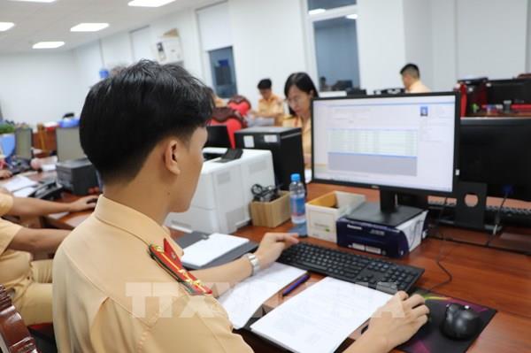 Thành phố Hồ Chí Minh: Tăng ca, làm cuối tuần đáp ứng nhu cầu cấp giấy phép lái xe
