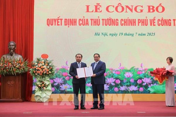 Thủ tướng Phạm Minh Chính trao quyết định giao quyền Bộ trưởng Bộ Nông nghiệp và Môi trường