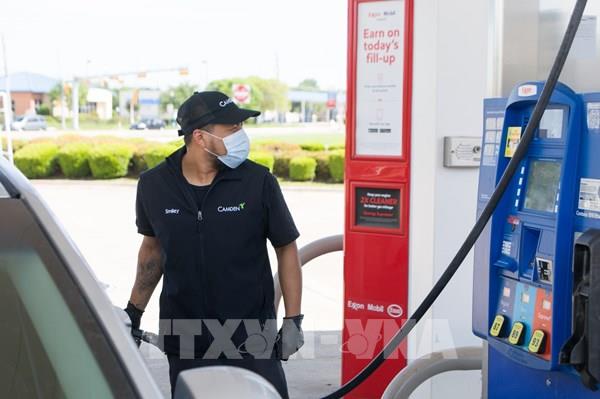 Giá dầu thế giới hạ nhiệt trước các thông tin kinh tế trái chiều