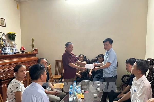 Vụ lật tàu trên vịnh Hạ Long: Kịp thời thăm hỏi gia đình có người thân tử vong
