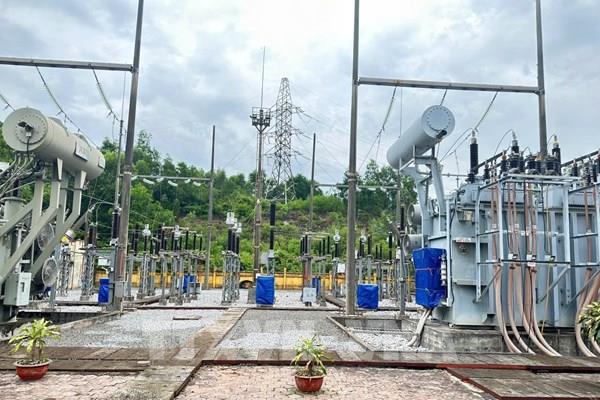 Thanh Hóa cấp điện trở lại cho hơn 7.000 khách hàng bị ảnh hưởng bởi dông lốc