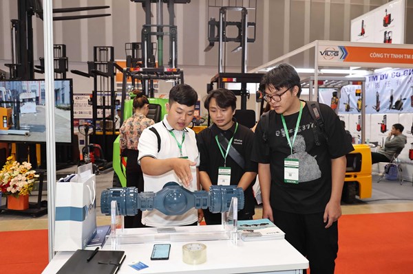 Đột phá theo Nghị quyết 57: Đổi mới cách tiếp cận, thu hút nhân lực chất lượng cao