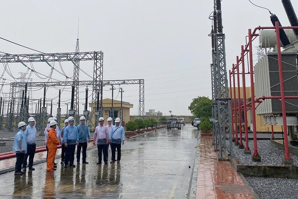 Truyền tải điện tăng lực lượng ứng phó với tình huống khẩn cấp bão số 3