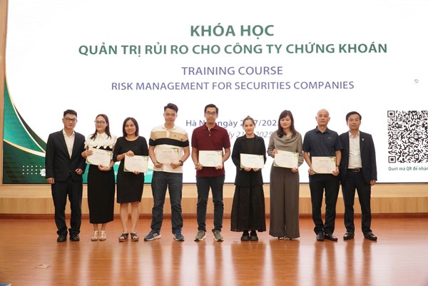 Ủy ban Chứng khoán Nhà nước tăng cường đào tạo về quản trị rủi ro cho công ty chứng khoán