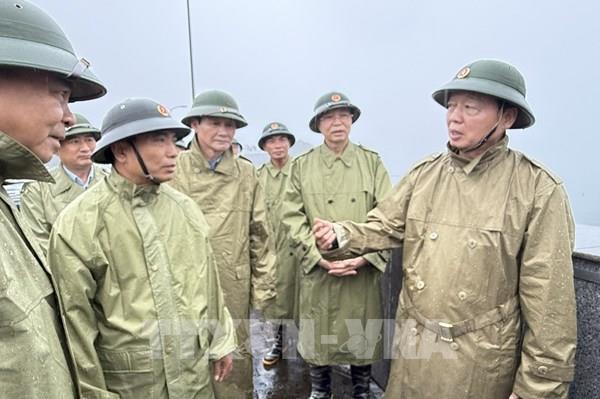 Phó Thủ tướng: Đưa người dân khu vực nguy hiểm đến nơi an toàn