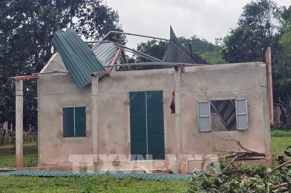 Nhiều nhà bị đổ sập và tốc mái tại Quảng Trị