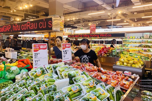 Doanh nghiệp bán lẻ đảm bảo cung ứng hàng hóa cho người dân ứng phó bão số 3