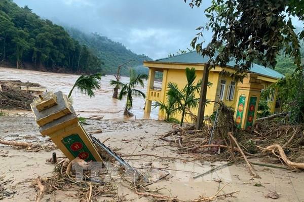 Nhiều trường học ở Nghệ An bị ngập trong nước lũ