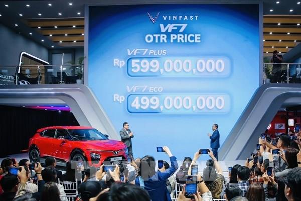 Xe thuần điện VF7 của VinFast xuất hiện tại thị trường Indonesia