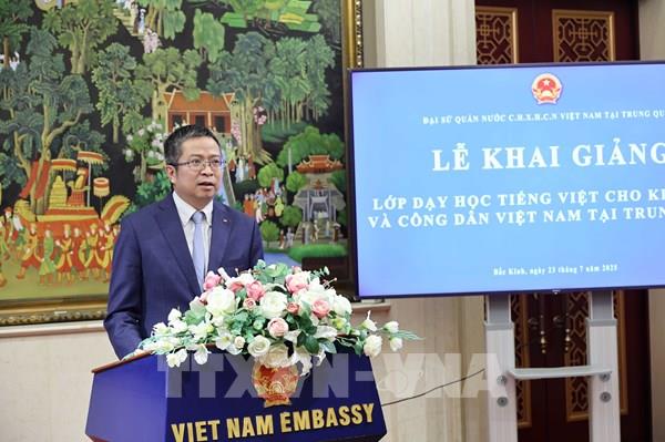 Khai giảng lớp học tiếng Việt cho kiều bào và công dân Việt Nam tại Trung Quốc