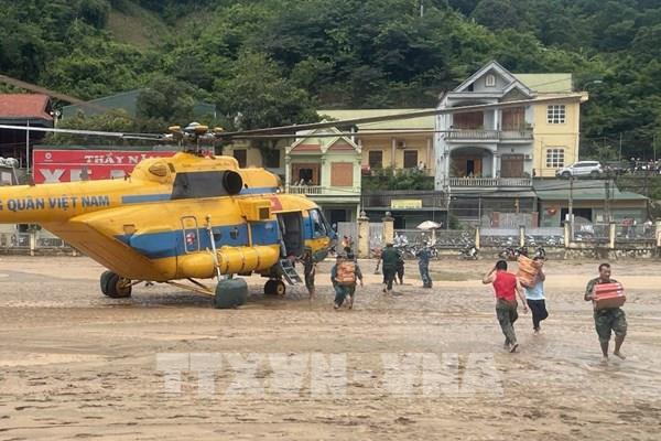 Cứu trợ khẩn cấp bằng trực thăng tại Nghệ An