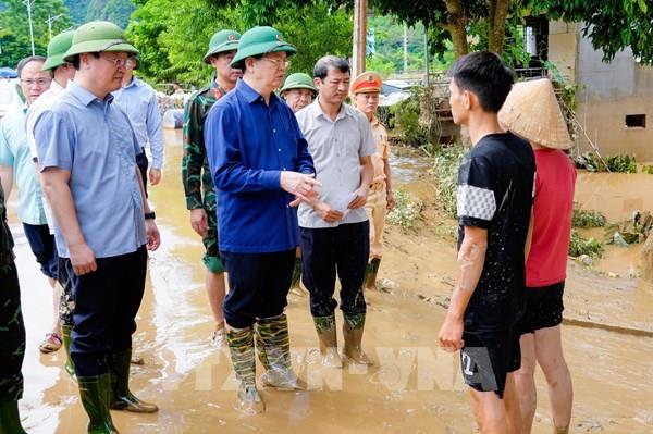 Phó Thủ tướng Mai Văn Chính: Không để người dân nào bị đói, khát, cô lập trong lũ lụt