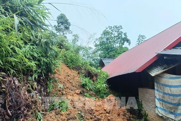 Đề phòng lũ quét, sạt lở trên đất liền và gió mạnh, sóng lớn trên nhiều vùng biển