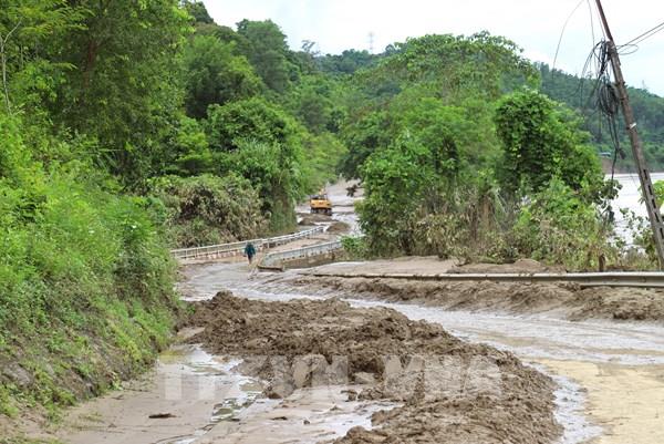 Nghệ An vẫn còn 30 xã đang bị cô lập sau lũ