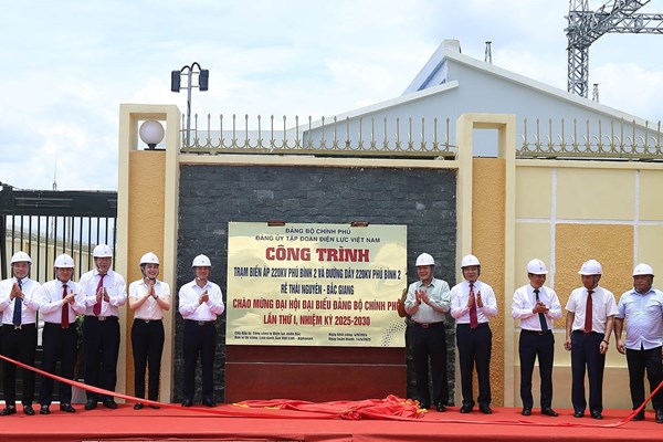 Điện lực miền Bắc gắn biển hai công trình điện trọng điểm tại Thái Nguyên