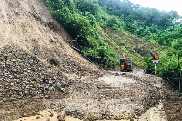 Đề phòng thời tiết nguy hiểm trên đất liền và trên biển