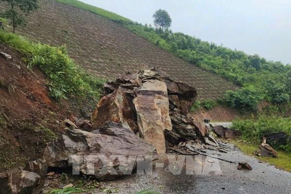 Sạt lở đất đá nghiêm trọng trên các tuyến quốc lộ, tỉnh lộ tại Điện Biên
