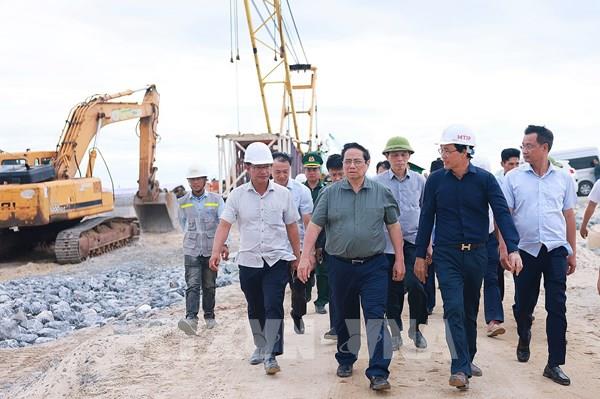 Thủ tướng Phạm Minh Chính khảo sát các dự án hạ tầng tại tỉnh Quảng Trị
