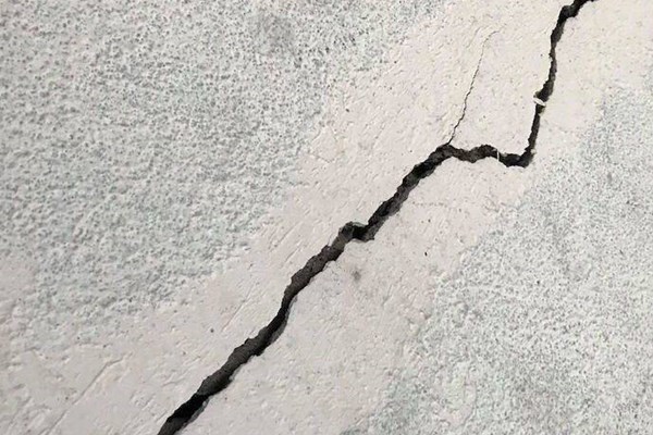 Chung cư cao 34 tầng tại TP. Hồ Chí Minh xuất hiện vết nứt gãy lớn