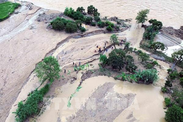 Nỗ lực tìm kiếm người mất tích do mưa lũ ở Sơn La