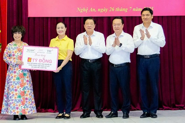 Ngân hàng TMCP Bắc Á - Tập đoàn TH trao tặng 4 tỷ đồng hỗ trợ tỉnh Nghệ An khắc phục hậu bão số 3