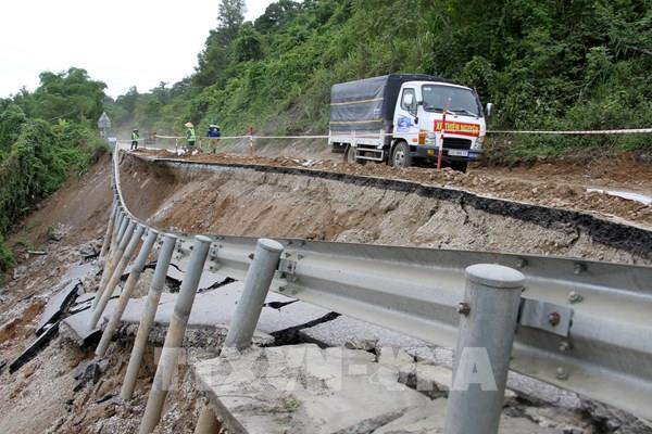 Sạt lở bủa vây tuyến độc đạo lên Cửa khẩu Quốc tế Nậm Cắn