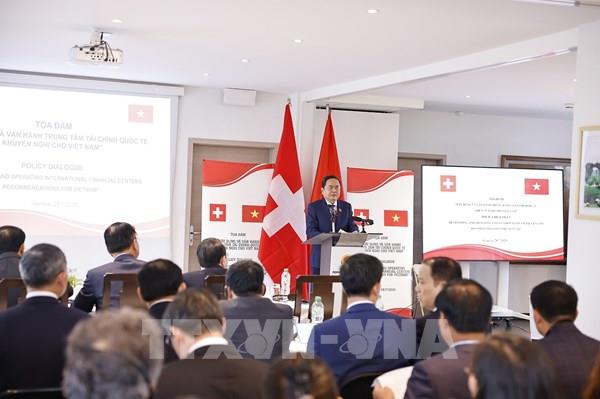 Chủ tịch Quốc hội dự tọa đàm về xây dựng, vận hành Trung tâm tài chính quốc tế