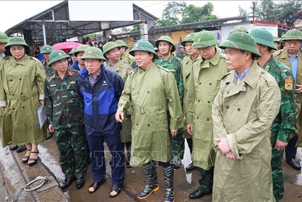 Tập trung khắc phục hậu quả thiên tai, sớm ổn định cuộc sống người dân