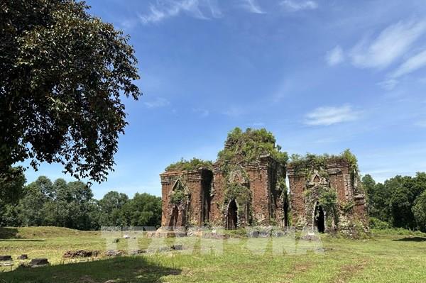 Khám phá tháp Chăm ngàn năm tuổi
